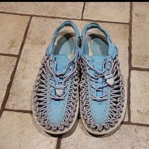 Keen Uneek classic 2 cord sandals size 9.5